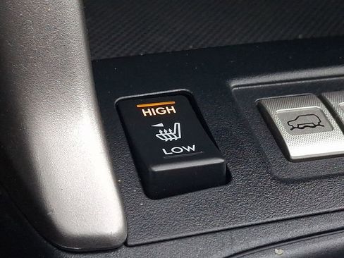 Used 2018 Subaru Forester 2.5i Premium w/ All-Weather Package image 24