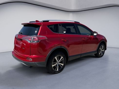 Used 2017 Toyota RAV4 XLE FWD image 5