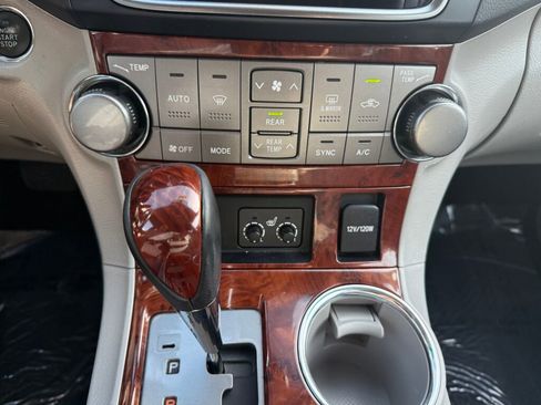 Used 2013 Toyota Highlander Limited image 22