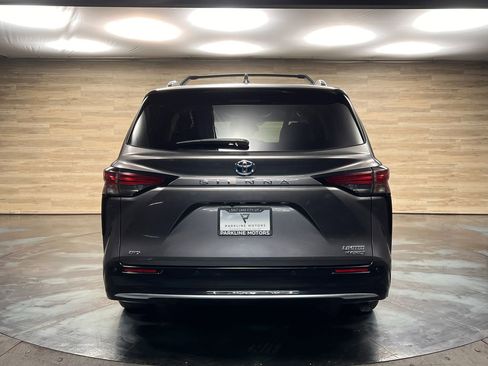 Used 2022 Toyota Sienna Limited AWD/4WD image 9