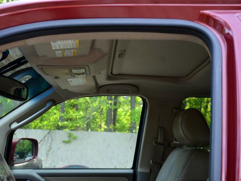 Used 2008 Nissan Frontier LE w/ Leather Pkg image 13