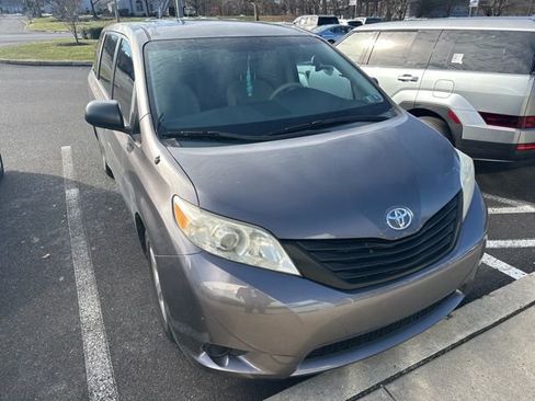 Used 2013 Toyota Sienna L image 14