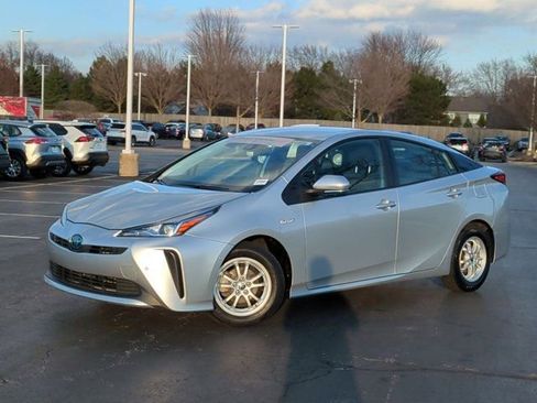 Certified 2022 Toyota Prius LE image 2