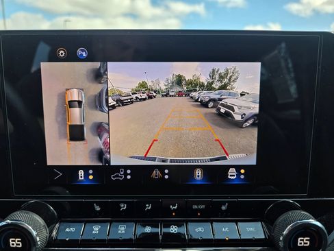 Used 2025 Chevrolet Colorado LT w/ LT Convenience Package AWD/4WD image 13