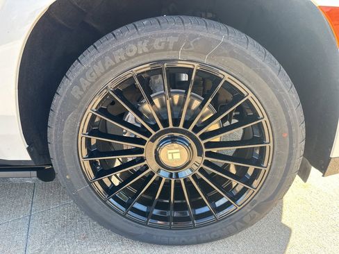 Certified 2024 Cadillac Escalade Sport Platinum image 12