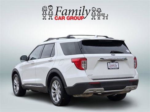 Used 2021 Ford Explorer XLT w/ Equipment Group 202A image 3