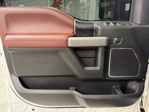 Used 2019 Ford F250 Platinum w/ Platinum Ultimate Package image 16