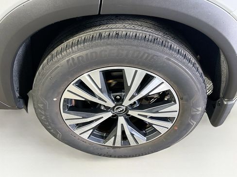 Used 2023 Nissan Rogue SV FWD image 11