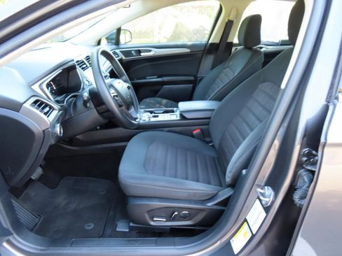 Used 2020 Ford Fusion SE FWD image 14