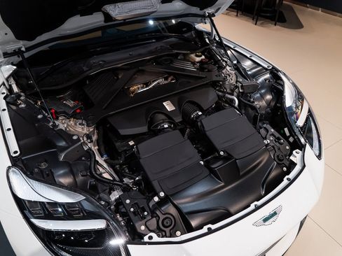 Used 2024 Aston Martin DB12 Convertible image 18