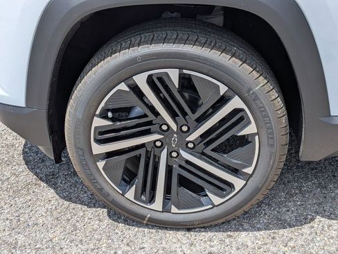 New 2026 Chevrolet Equinox RS w/ Convenience Package III FWD image 12