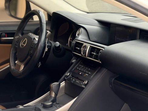Used 2019 Lexus IS 300 image 12