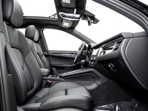 Certified 2026 Porsche Macan AWD/4WD image 25
