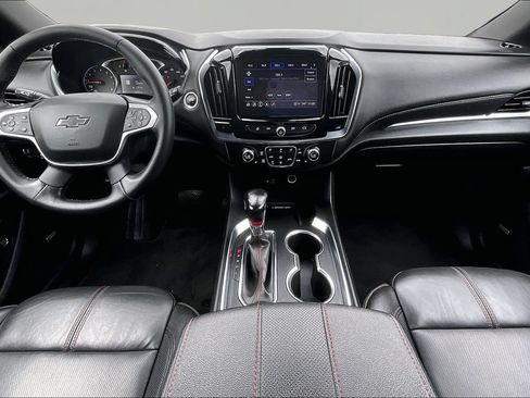 Used 2022 Chevrolet Traverse RS FWD image 16