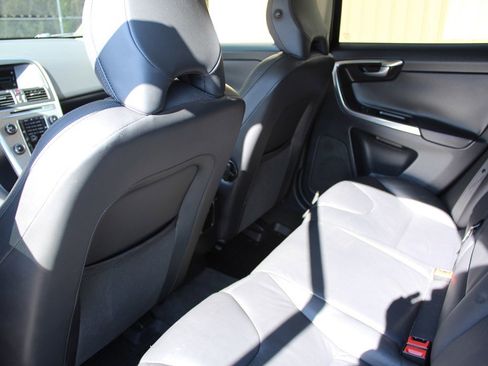 Used 2013 Volvo XC60 3.2 image 32