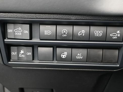 Used 2024 Toyota Tundra Platinum image 16