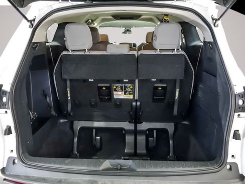 Used 2025 Toyota Sienna LE FWD image 22