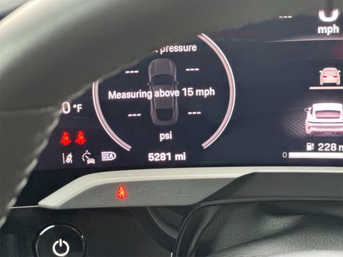 Used 2025 Porsche Taycan 4S image 31