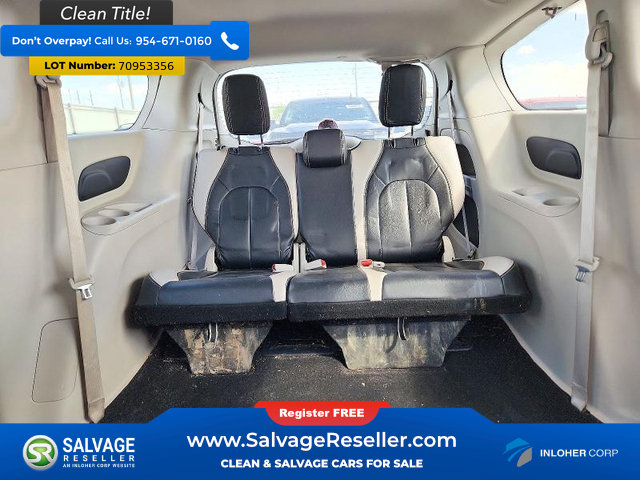Used 2017 Chrysler Pacifica Touring w/ Tire & Wheel Group FWD image 13