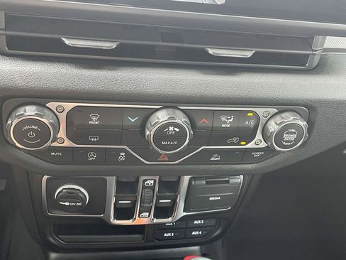 New 2025 Jeep Gladiator Sport image 20