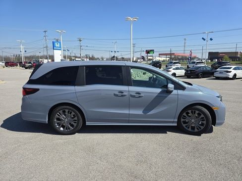 New 2026 Honda Odyssey Touring image 18
