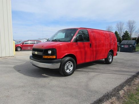 Used 2017 Chevrolet Express 3500 image 3
