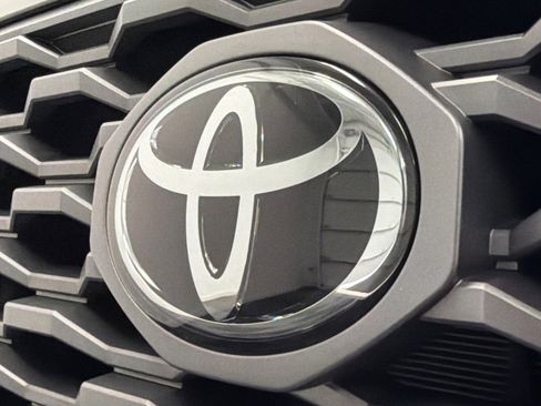 Used 2022 Toyota Tacoma TRD Off-Road image 13