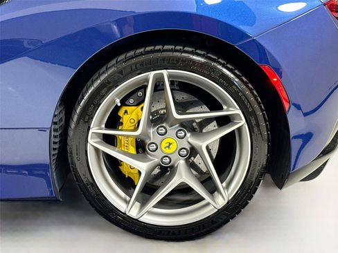 Used 2022 Ferrari F8 Tributo image 39