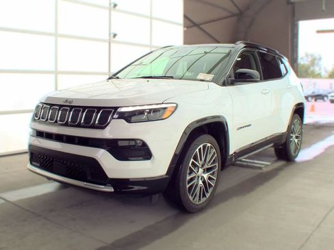 Used 2022 Jeep Compass Limited w/ Elite Group AWD/4WD image 2
