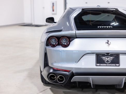 Used 2019 Ferrari 812 Superfast RWD image 14