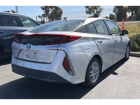 Used 2017 Toyota Prius Prime Premium w/ Preferred Accessory Package FWD image 5