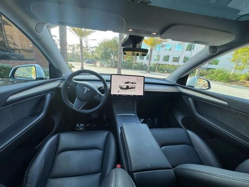 Used 2024 Tesla Model Y Long Range AWD/4WD image 10