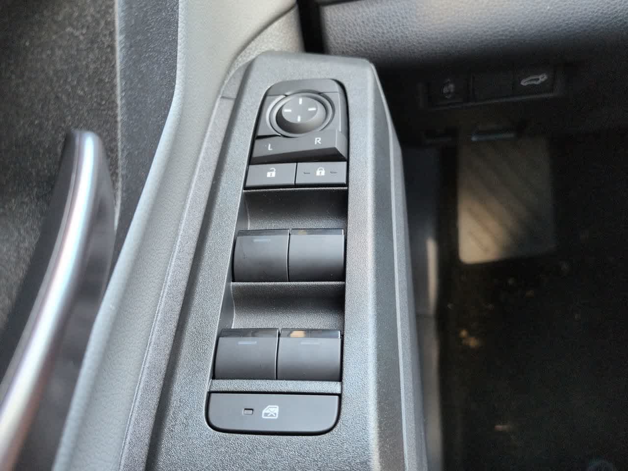 Used 2026 Toyota RAV4 SE w/ Convenience Package AWD/4WD image 22