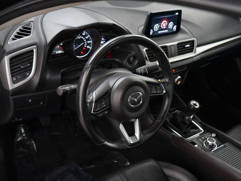 Used 2018 MAZDA MAZDA3 Touring FWD image 19