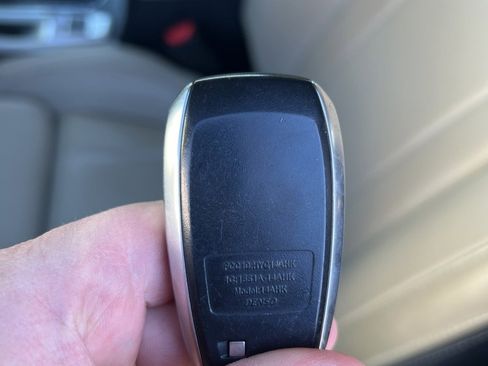 Certified 2022 Subaru Ascent Limited w/ Technology Package image 7