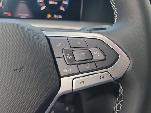 New 2025 Volkswagen Tiguan SE AWD/4WD image 24