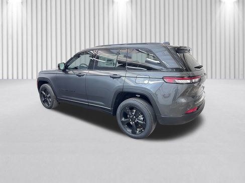 New 2025 Jeep Grand Cherokee Limited w/ Black Appearance Package image 7