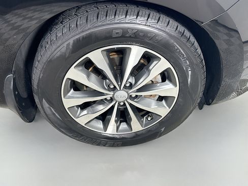 Used 2018 Kia Sedona SX image 30