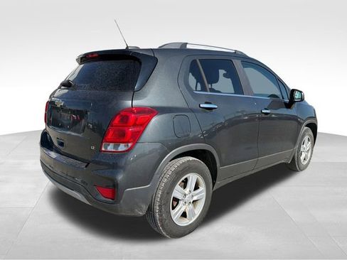 Used 2018 Chevrolet Trax LT w/ LT Convenience Package FWD image 5