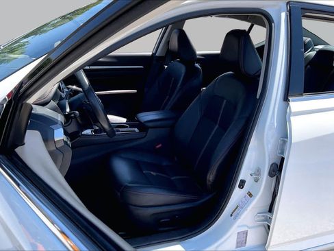 Used 2025 Nissan Altima 2.5 SR FWD image 8