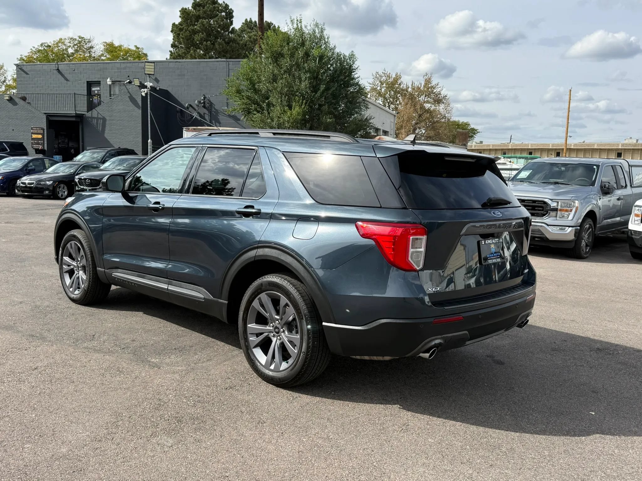Used 2022 Ford Explorer XLT w/ Equipment Group 202A AWD/4WD image 4