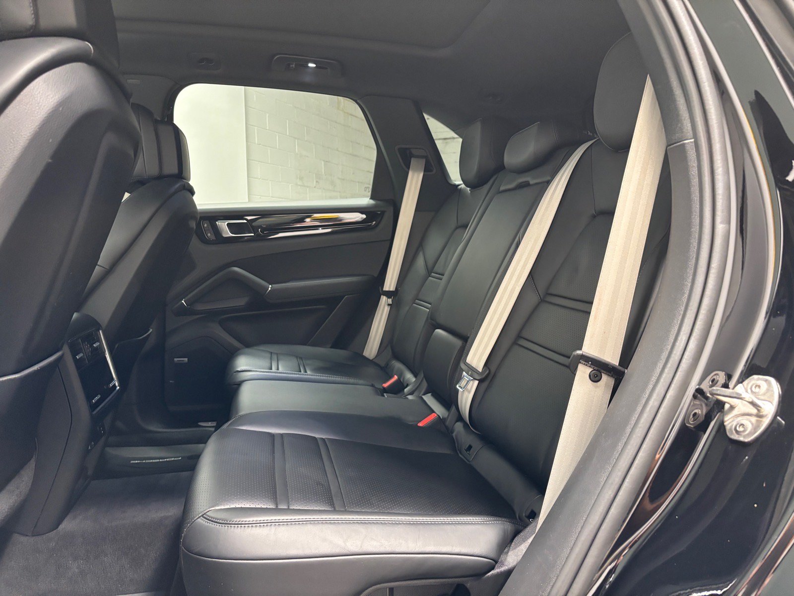 Used 2023 Porsche Cayenne Platinum Edition AWD/4WD image 26