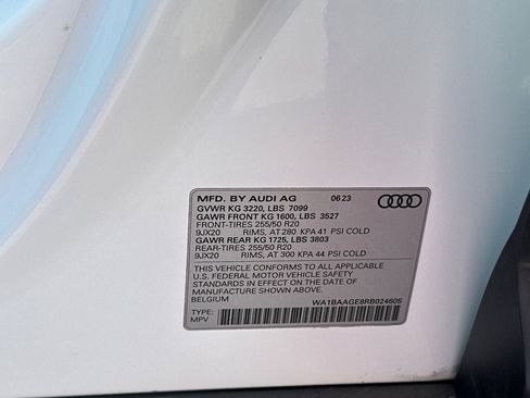 Used 2024 Audi Q8 e-tron Premium image 40