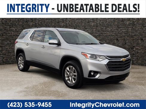 Used 2021 Chevrolet Traverse LT image 1