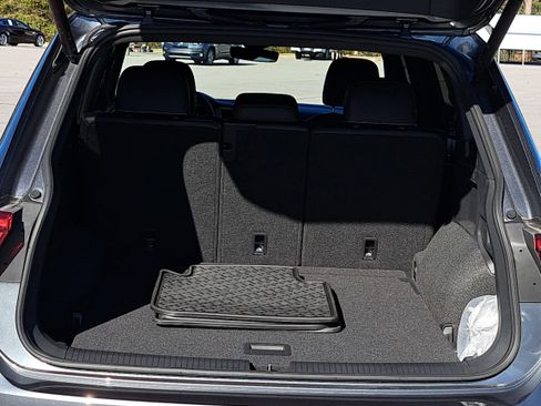 Certified 2024 Volkswagen Tiguan SEL R-Line image 12