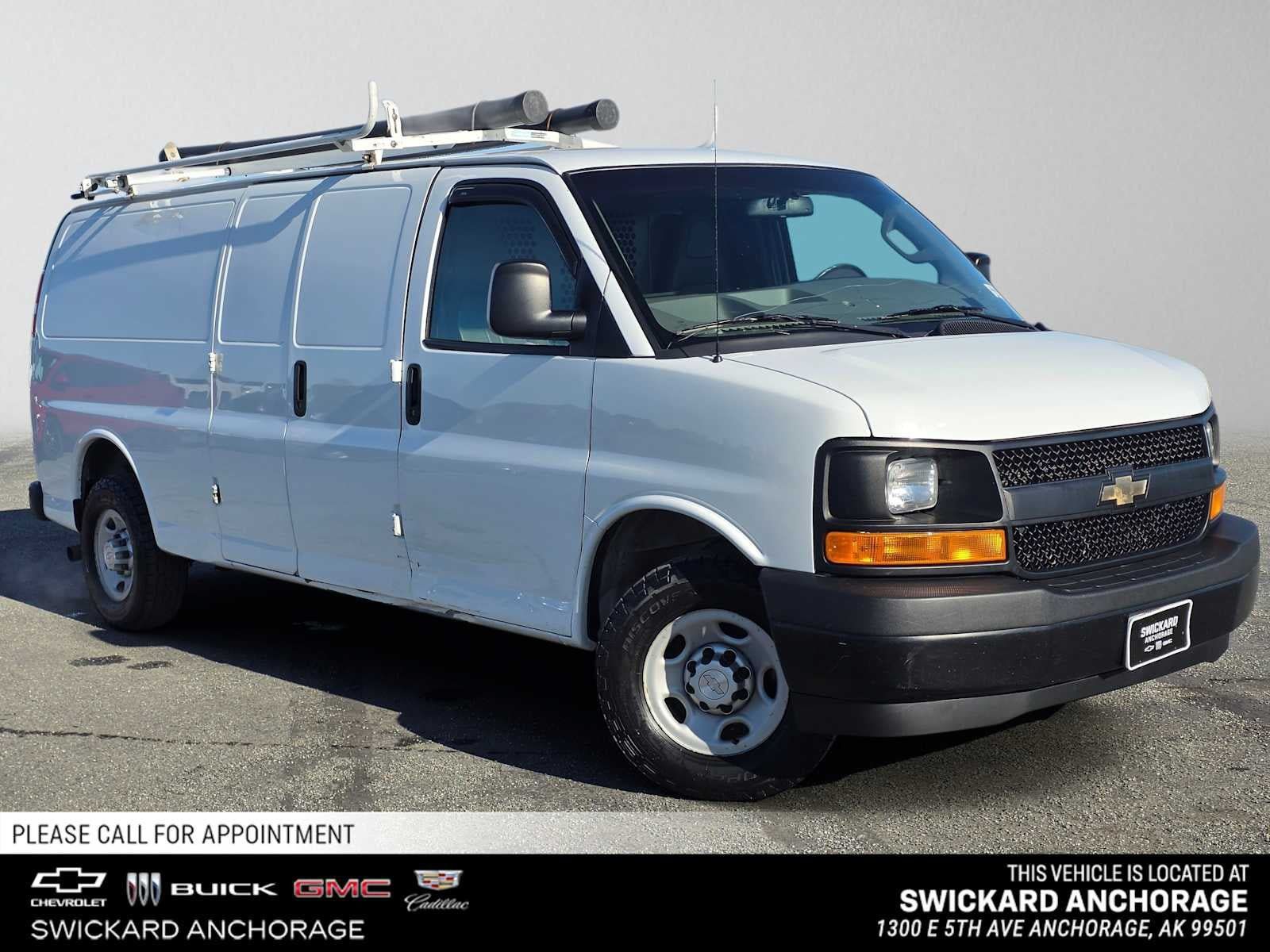 Used 2017 Chevrolet Express 3500 Extended RWD image 1