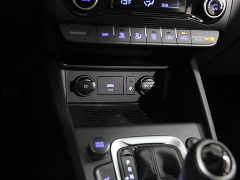 Used 2022 Hyundai Kona Limited image 14