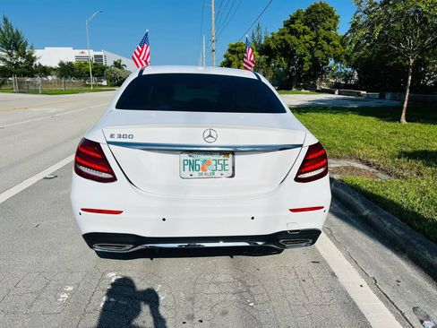 Used 2018 Mercedes-Benz E 300 w/ Premium 1 Package image 4