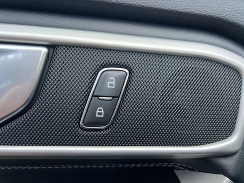 Used 2022 Ford Explorer XLT w/ Equipment Group 202A image 26