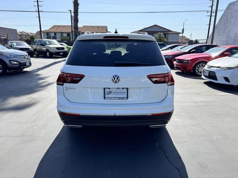 Used 2020 Volkswagen Tiguan SE w/ Panoramic Sunroof Package FWD image 3